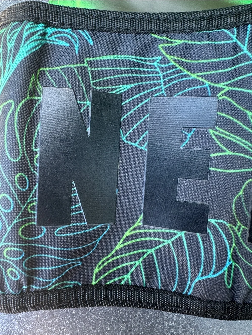 NWOT NEFF black background with tropical theme trifold wallet. Zipper pocket.